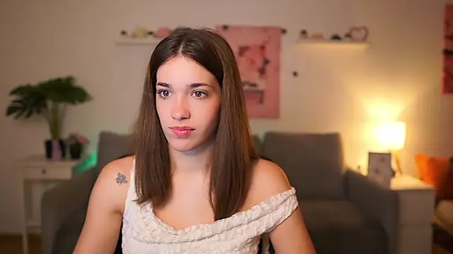 kissie cat online show from October 24, 1:40 pm