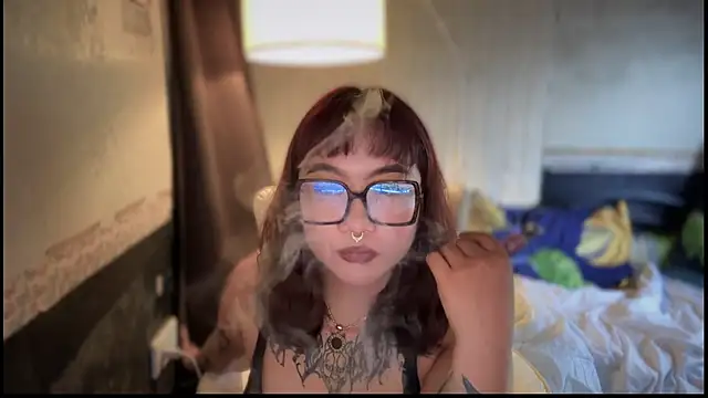 Snapshot of _XXXKittyTingles chatting on December 4, 4:44 am XXXKittyTingles online show from December 4, 4:44 am