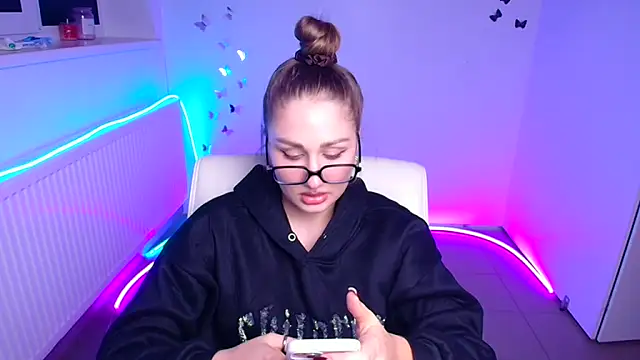 Stefanie Sweet online show from October 21, 11:55 am