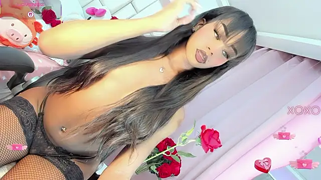 Snapshot of DarliingSweet chatting on February 13, 10:44 am DarliingSweet online show from February 13, 10:44 am