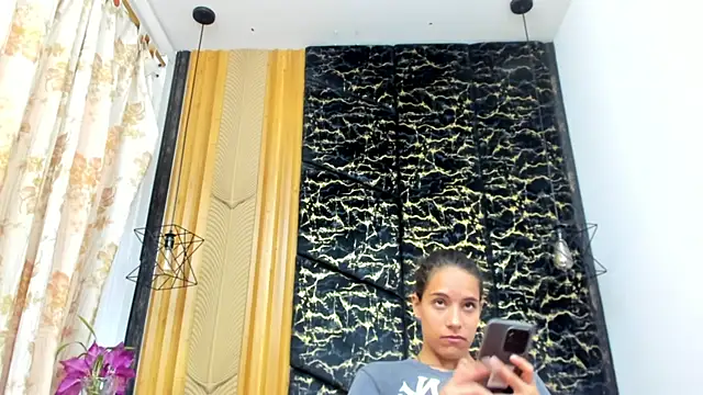 Snapshot of MiaCours chatting on May 17, 2:24 pm MiaCours online show from May 17, 2:24 pm