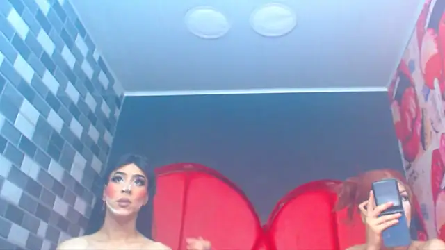 julessxcharlotte online show from December 20, 2:24 pm