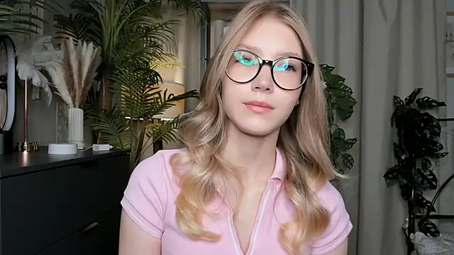 Snapshot of ChinBonnell chatting on September 25, 5:44 am ChinBonnell online show from September 25, 5:44 am