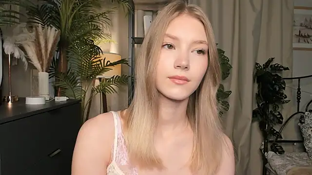 Snapshot of ChinBonnell chatting on October 8, 5:38 am ChinBonnell online show from October 8, 5:38 am