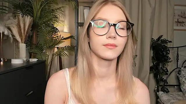 Snapshot of ChinBonnell chatting on October 10, 5:39 am ChinBonnell online show from October 10, 5:39 am