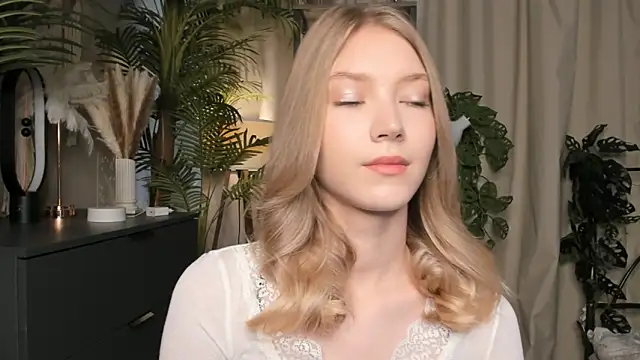 Snapshot of ChinBonnell chatting on October 11, 5:50 am ChinBonnell online show from October 11, 5:50 am