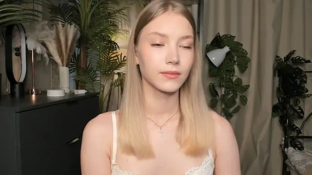 Snapshot of ChinBonnell chatting on October 15, 5:51 am ChinBonnell online show from October 15, 5:51 am