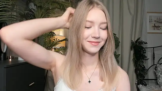 Snapshot of ChinBonnell chatting on October 19, 5:41 am ChinBonnell online show from October 19, 5:41 am