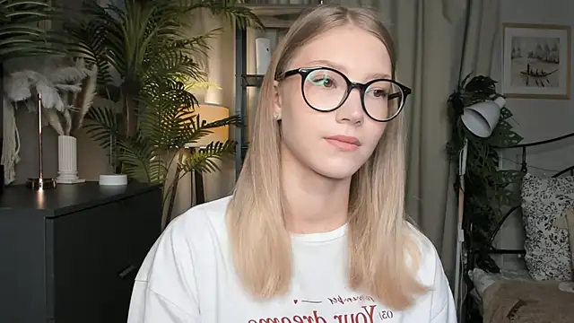 Snapshot of ChinBonnell chatting on October 22, 5:52 am ChinBonnell online show from October 22, 5:52 am