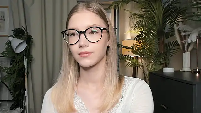 Snapshot of ChinBonnell chatting on October 24, 5:48 am ChinBonnell online show from October 24, 5:48 am