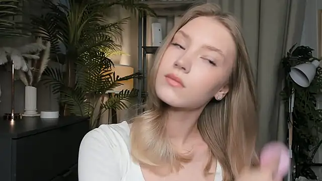 Snapshot of ChinBonnell chatting on October 29, 5:42 am ChinBonnell online show from October 29, 5:42 am