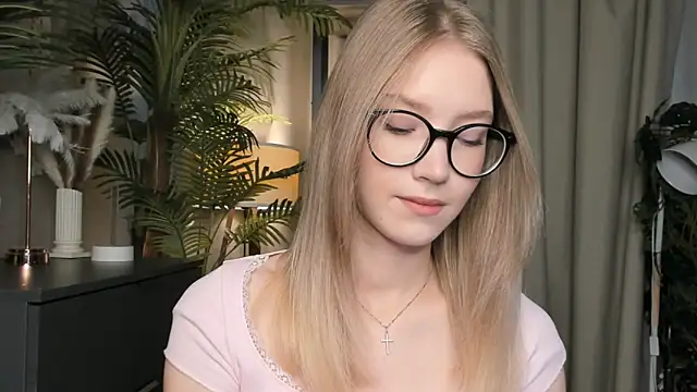 Snapshot of ChinBonnell chatting on November 6, 5:41 am ChinBonnell online show from November 6, 5:41 am