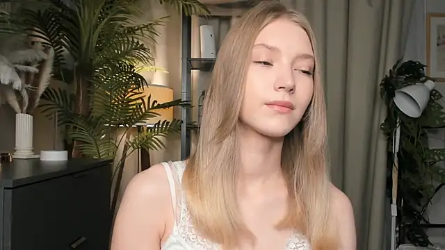 Snapshot of ChinBonnell chatting on November 12, 5:41 am ChinBonnell online show from November 12, 5:41 am