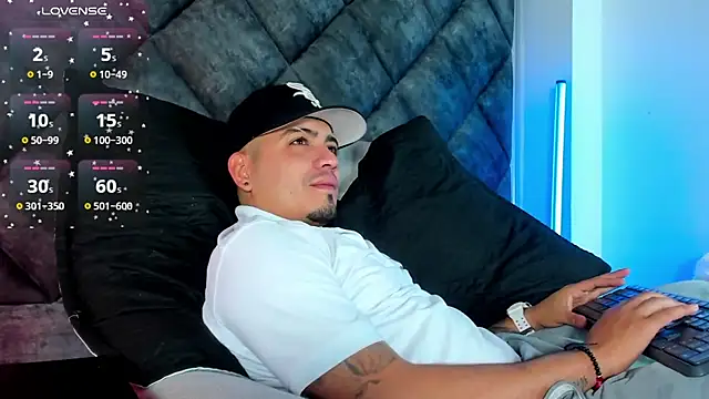 OwenStonne  online show from December 16, 12:43 pm