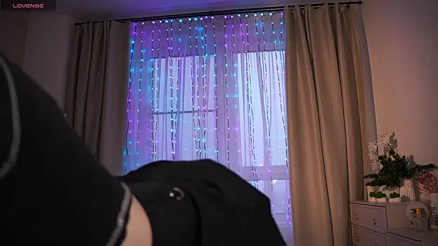 Snapshot of VernonKnapik chatting on December 18, 12:11 pm VernonKnapik online show from December 18, 12:11 pm