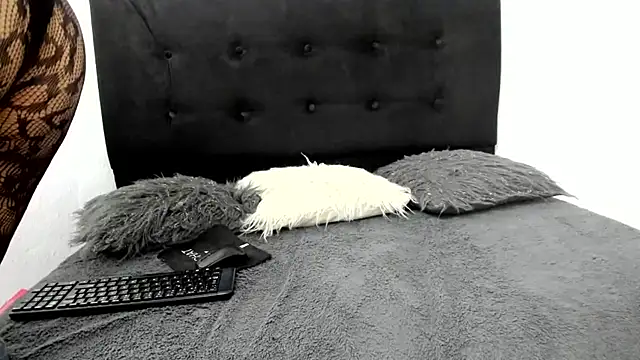 Snapshot of amy_lennox chatting on July 28, 12:59 pm amy lennox online show from July 28, 12:59 pm