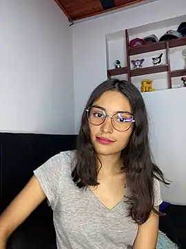 hotwife26 online show from May 23, 9:30 pm