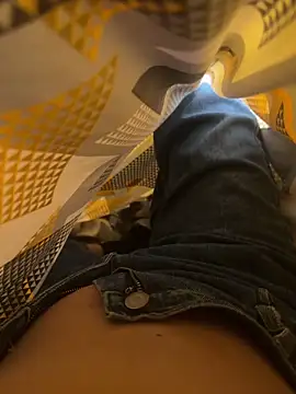 Snapshot of crazy111girl chatting on November 17, 3:51 pm crazy111girl online show from November 17, 3:51 pm