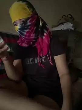 Snapshot of crazy111girl chatting on February 11, 8:41 am crazy111girl online show from February 11, 8:41 am