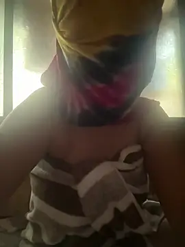 Snapshot of crazy111girl chatting on February 20, 8:16 am crazy111girl online show from February 20, 8:16 am