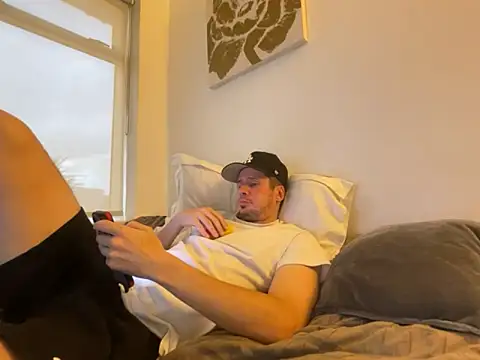 shyandchilling online show from October 3, 5:10 pm