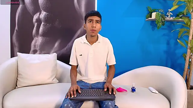Snapshot of ender_h0t chatting on September 9, 1:43 pm ender h0t online show from September 9, 1:43 pm