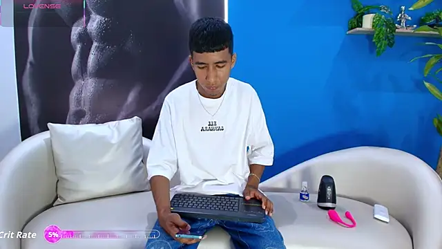 Snapshot of ender_h0t chatting on September 27, 2:11 pm ender h0t online show from September 27, 2:11 pm
