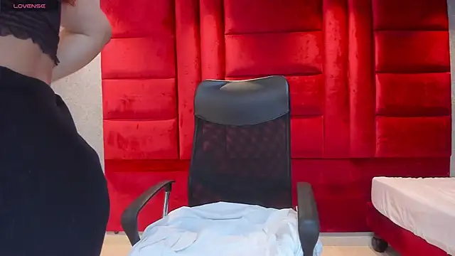 Snapshot of VictoriaFerro chatting on December 4, 2:26 pm VictoriaFerro online show from December 4, 2:26 pm