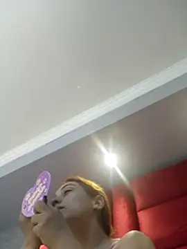 Snapshot of VictoriaFerro chatting on December 14, 12:32 pm VictoriaFerro online show from December 14, 12:32 pm