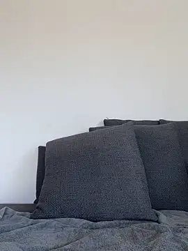 Snapshot of LauraLuxxx chatting on September 16, 7:20 am LauraLuxxx online show from September 16, 7:20 am