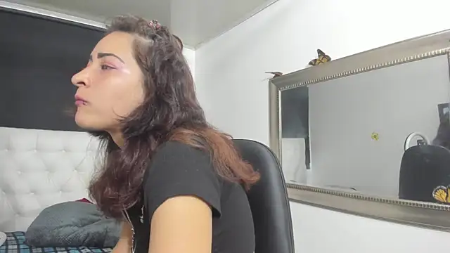 Snapshot of evelynesex chatting on October 8, 1:25 am evelynesex online show from October 8, 1:25 am