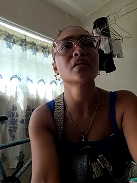 Snapshot of BiiancaEstradaa chatting on June 21, 3:25 pm BiiancaEstradaa online show from June 21, 3:25 pm