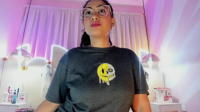 Snapshot of Lushi_Love chatting on October 19, 7:14 pm Lushi Love online show from October 19, 7:14 pm