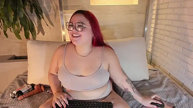 Snapshot of Lushi_Love chatting on June 8, 2:23 am Lushi Love online show from June 8, 2:23 am