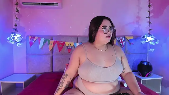Snapshot of Lushi_Love chatting on July 11, 3:20 am Lushi Love online show from July 11, 3:20 am