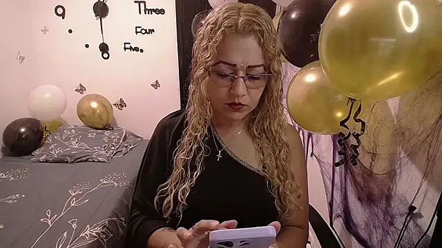 Snapshot of Skarleth_Diaz chatting on November 5, 4:12 am Skarleth Diaz online show from November 5, 4:12 am