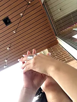 Snapshot of Adry_Bach_ chatting on October 31, 7:48 pm Adry Bach online show from October 31, 7:48 pm