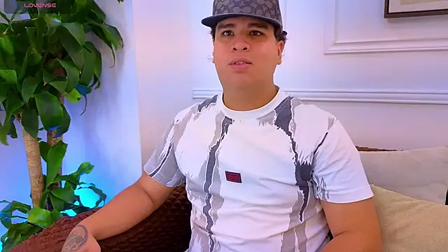 Naim Bennetsex online show from July 28, 6:20 pm