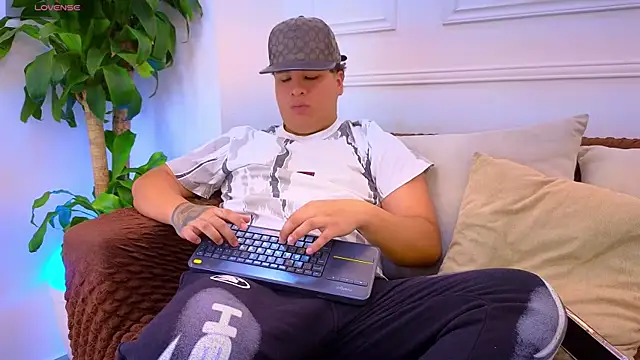 Naim Bennetsex online show from July 28, 8:52 pm