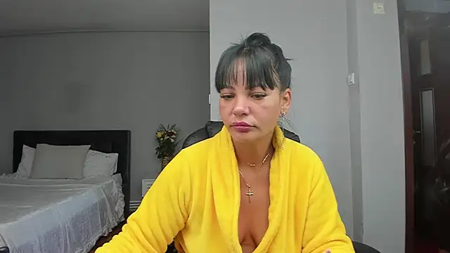 Snapshot of Ella_sweety00 chatting on October 5, 5:28 am Ella sweety00 online show from October 5, 5:28 am