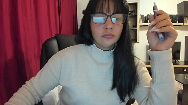 Ella sweety00 online show from December 15, 4:22 pm