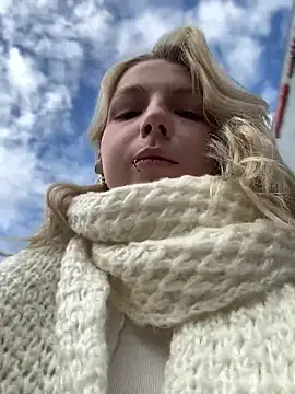 Snapshot of EveLittleSinner chatting on September 27, 8:52 am EveLittleSinner online show from September 27, 8:52 am