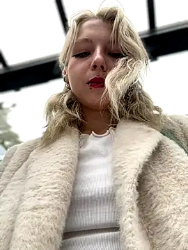 Snapshot of EveLittleSinner chatting on October 10, 10:14 am EveLittleSinner online show from October 10, 10:14 am