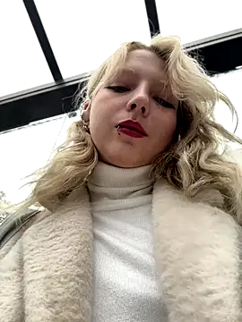 Snapshot of EveLittleSinner chatting on October 24, 8:44 am EveLittleSinner online show from October 24, 8:44 am