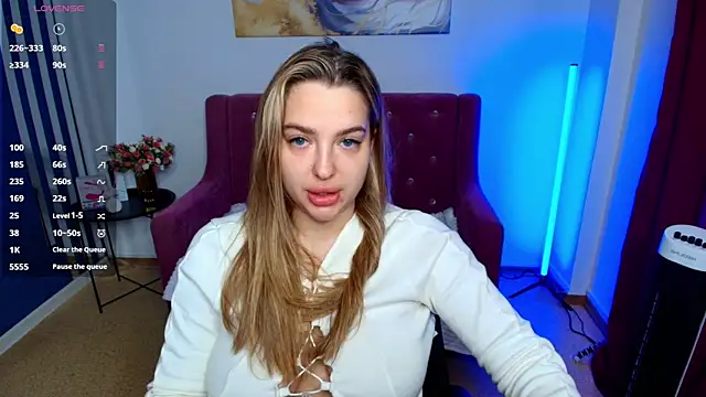 Snapshot of Emma__Ross chatting on May 9, 1:55 am Emma Ross online show from May 9, 1:55 am