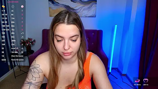 Snapshot of Emma__Ross chatting on June 2, 2:13 am Emma Ross online show from June 2, 2:13 am