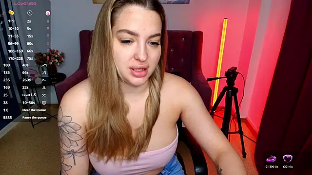 Snapshot of Emma__Ross chatting on June 13, 1:14 am Emma Ross online show from June 13, 1:14 am