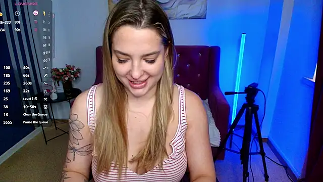 Snapshot of Emma__Ross chatting on June 14, 2:24 am Emma Ross online show from June 14, 2:24 am