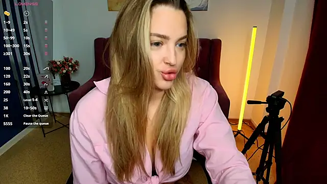 Snapshot of Emma__Ross chatting on June 28, 2:17 am Emma Ross online show from June 28, 2:17 am