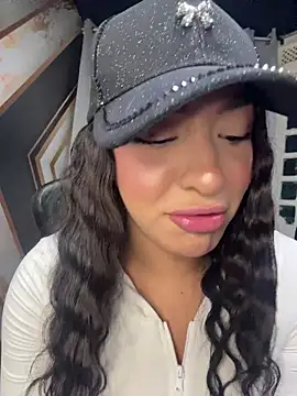 Snapshot of jenn_fit chatting on January 13, 5:13 am jenn fit online show from January 13, 5:13 am